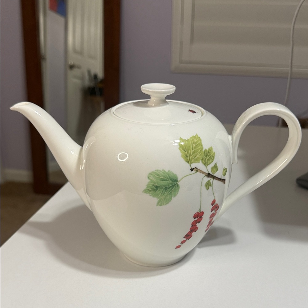Villeroy & Boch Rare Wildberries Bone China Coffee and Tea Pot